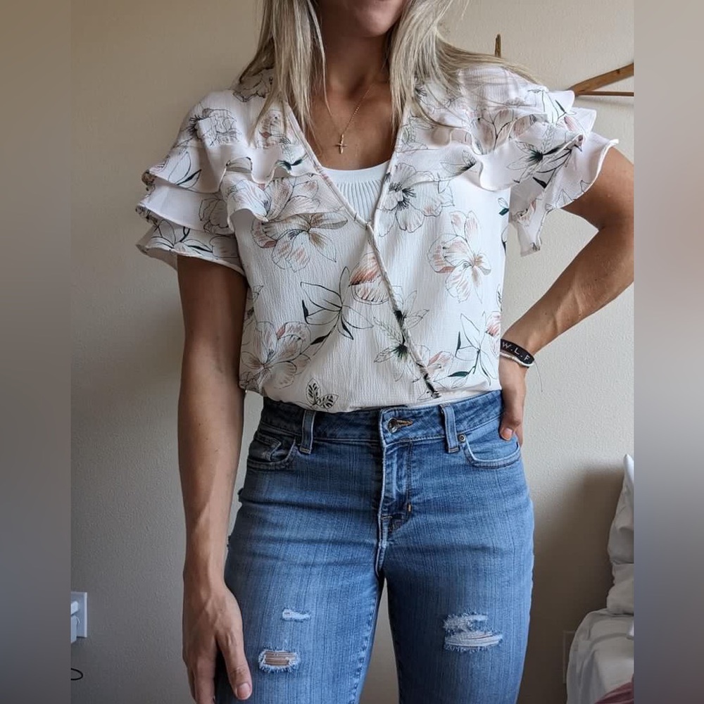 Astr the label size small, floral bodysuit